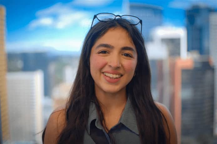 Portret of Fatima a student intern at Direct Eneregy