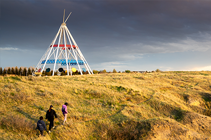 de-alberta-landscape-teepee.png