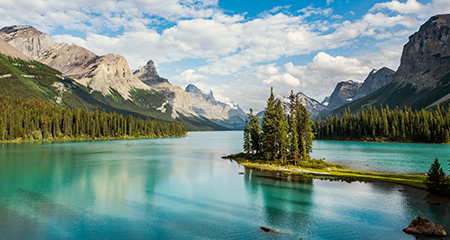 Scenic photo of Morraine Lake 